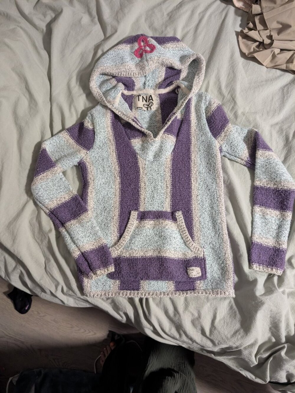 Aritzia Tna xs hooded sweater